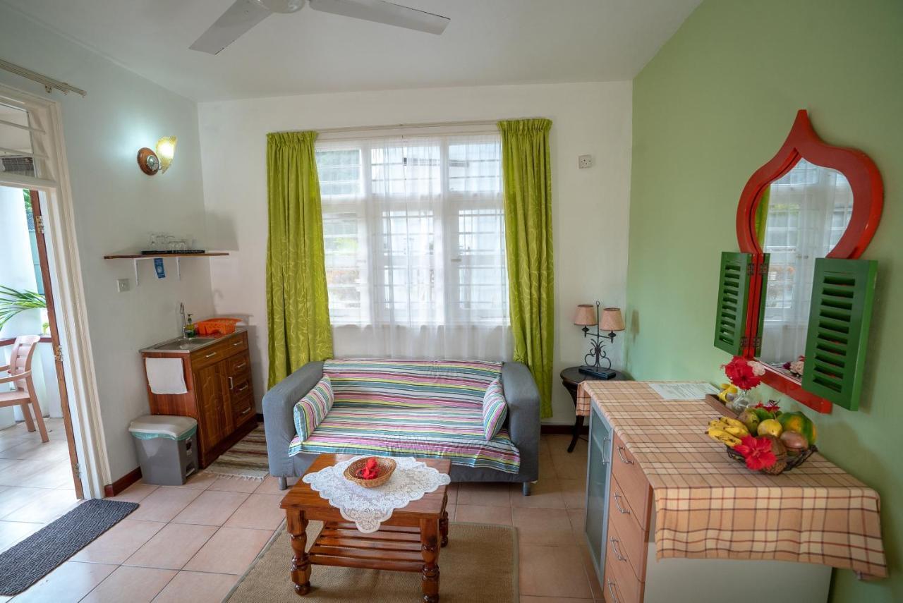 La Maison Hibiscus Self Catering Accommodation โบวาลง ภายนอก รูปภาพ