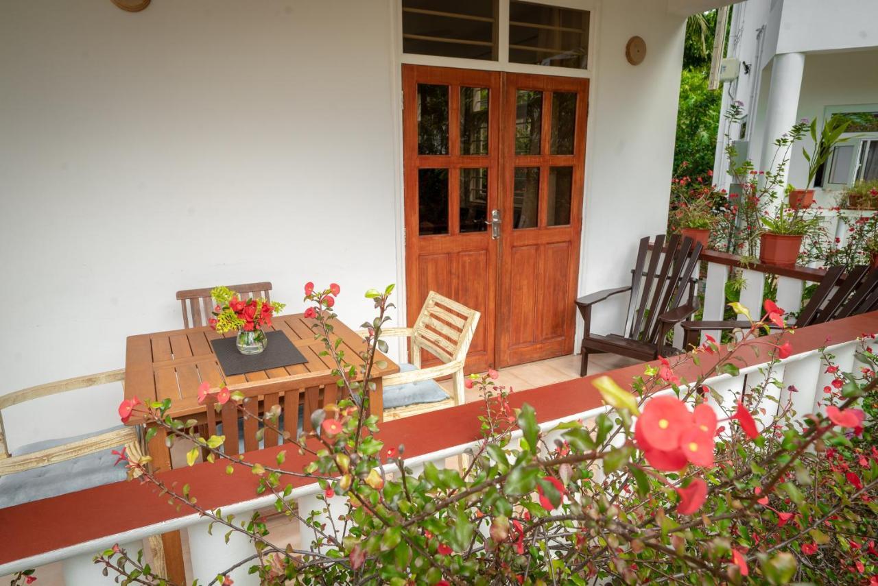 La Maison Hibiscus Self Catering Accommodation โบวาลง ภายนอก รูปภาพ