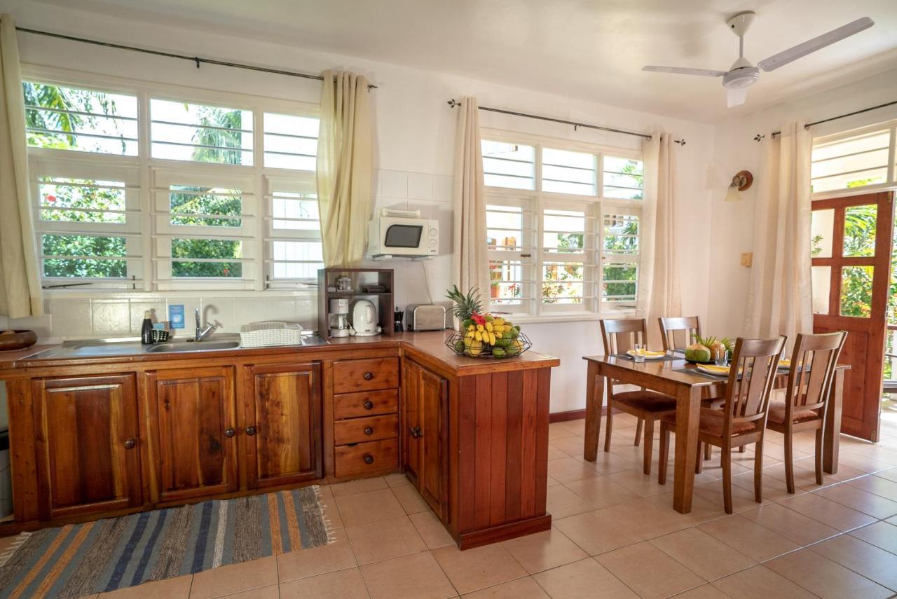 La Maison Hibiscus Self Catering Accommodation โบวาลง ภายนอก รูปภาพ