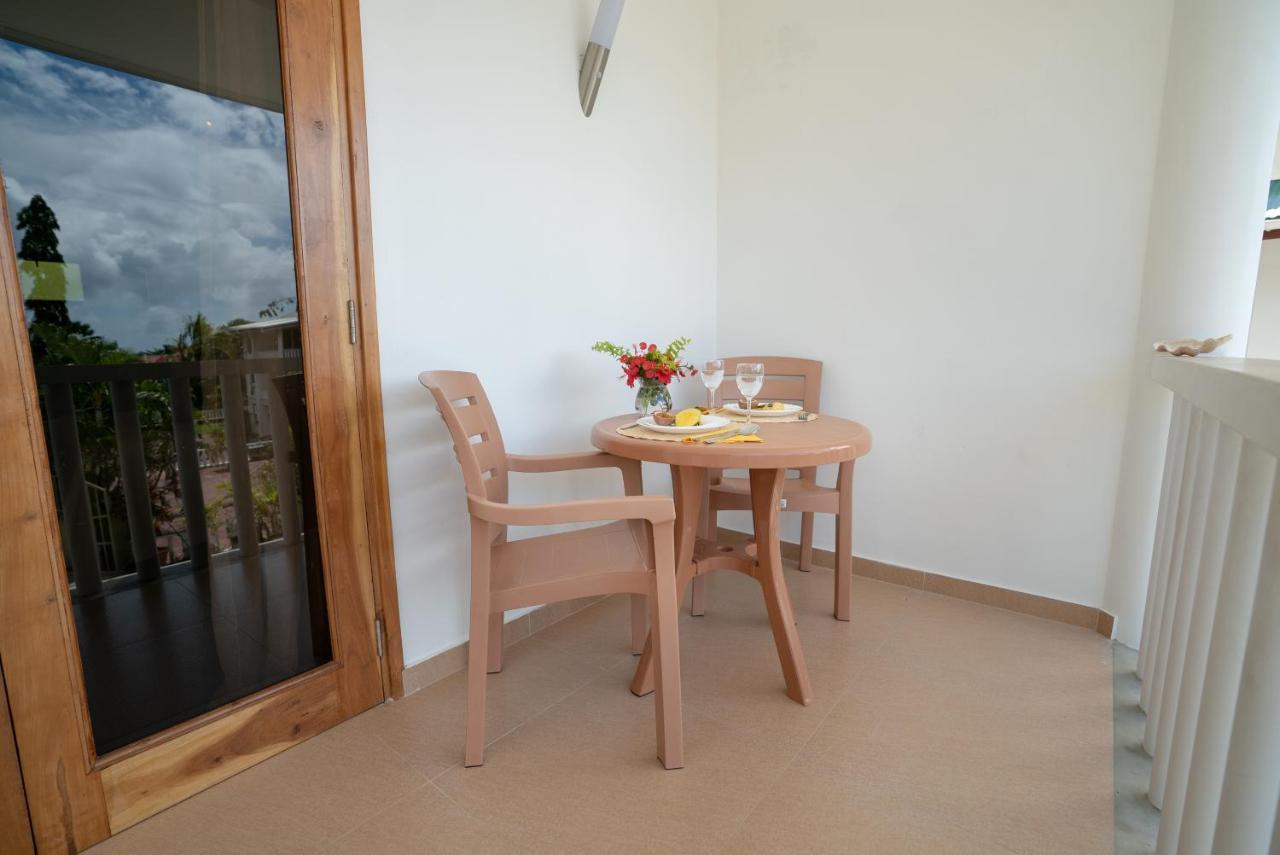 La Maison Hibiscus Self Catering Accommodation โบวาลง ภายนอก รูปภาพ