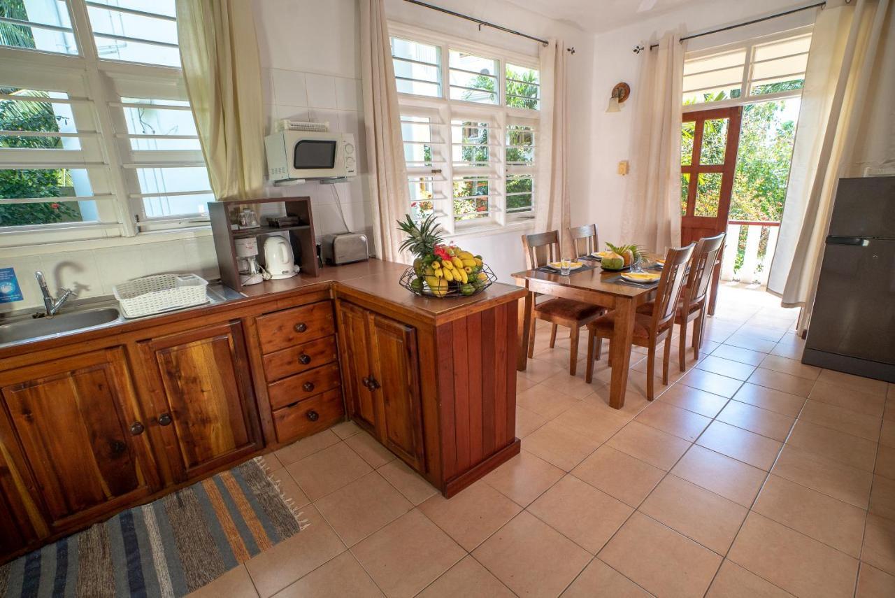 La Maison Hibiscus Self Catering Accommodation โบวาลง ภายนอก รูปภาพ