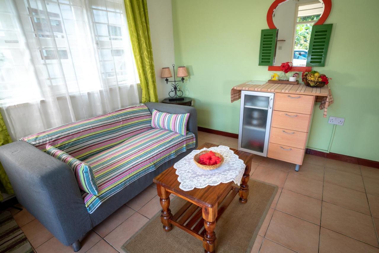 La Maison Hibiscus Self Catering Accommodation โบวาลง ภายนอก รูปภาพ