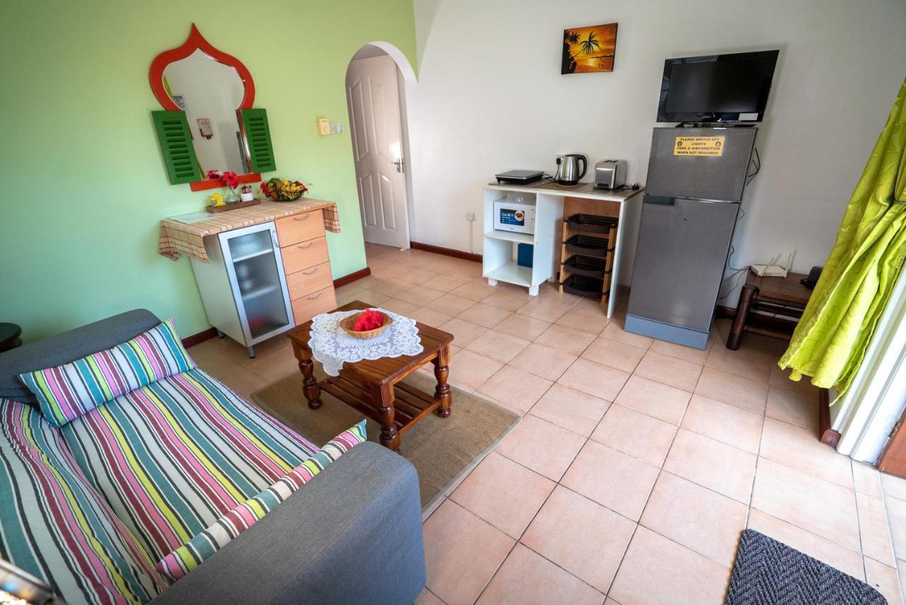 La Maison Hibiscus Self Catering Accommodation โบวาลง ภายนอก รูปภาพ