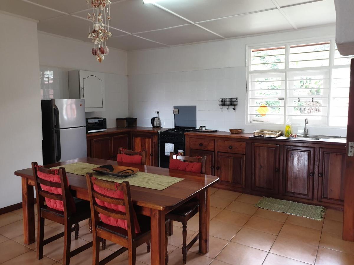 La Maison Hibiscus Self Catering Accommodation โบวาลง ภายนอก รูปภาพ