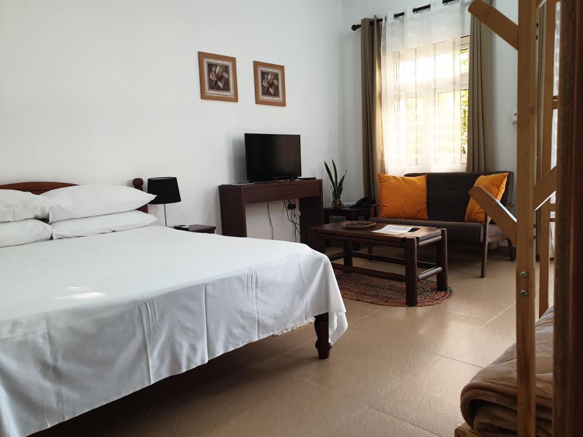 La Maison Hibiscus Self Catering Accommodation โบวาลง ภายนอก รูปภาพ