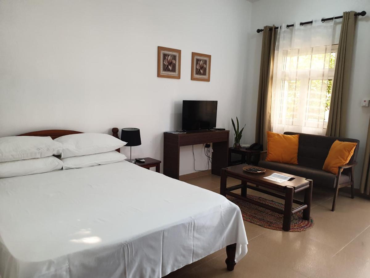 La Maison Hibiscus Self Catering Accommodation โบวาลง ภายนอก รูปภาพ