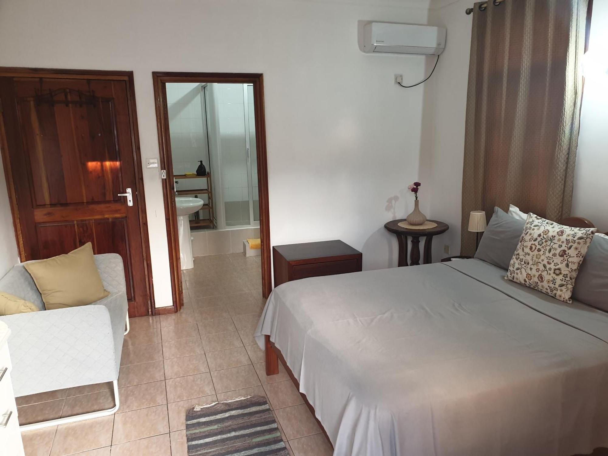 La Maison Hibiscus Self Catering Accommodation โบวาลง ภายนอก รูปภาพ